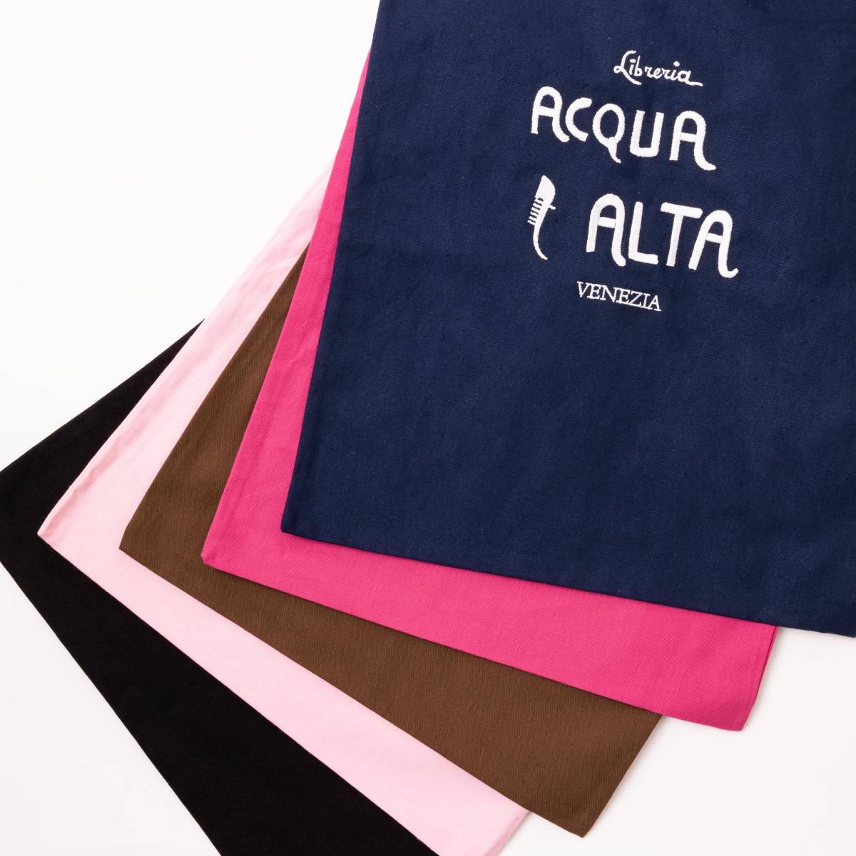 borse_gruppo2_low Tote bag Libreria Acqua Alta Venezia in cotone, disponibile in blu, fucsia, marrone, rosa e nero